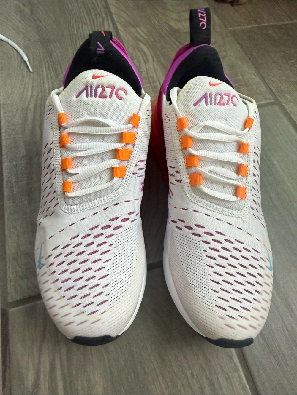 Nike Air Max 270 - Picture 2 of 8